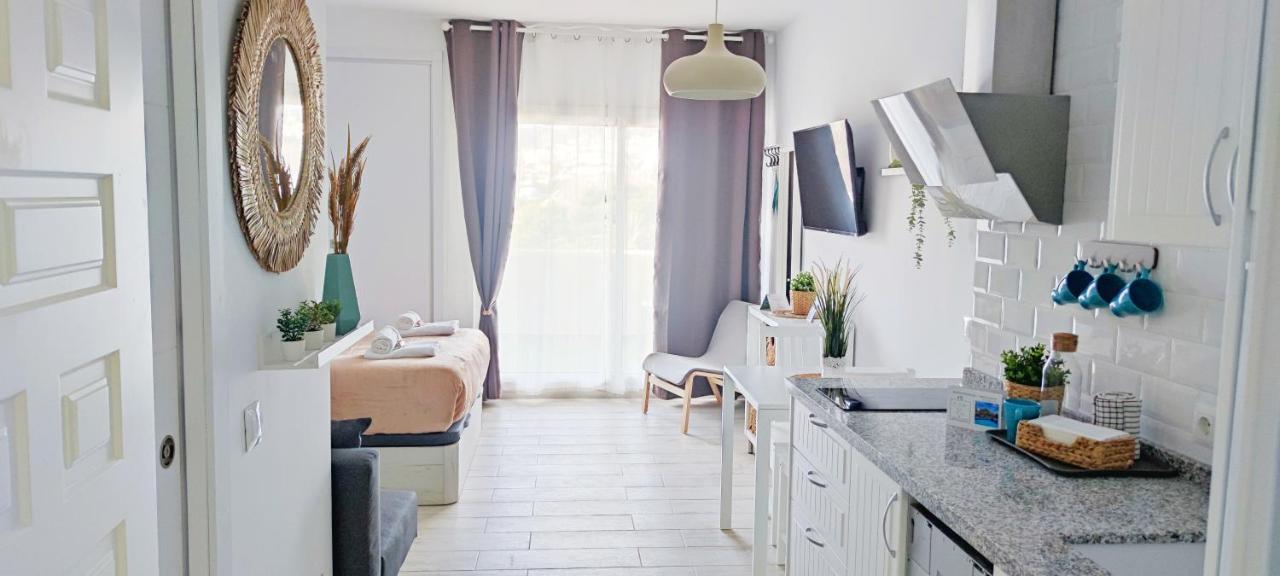 El Estudio De La Playa Benalbeach Holidays Paradise 베날마데나코스타 외부 사진