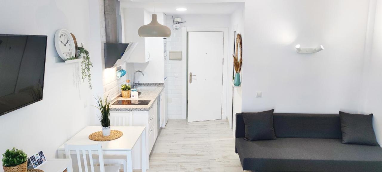 El Estudio De La Playa Benalbeach Holidays Paradise 베날마데나코스타 외부 사진