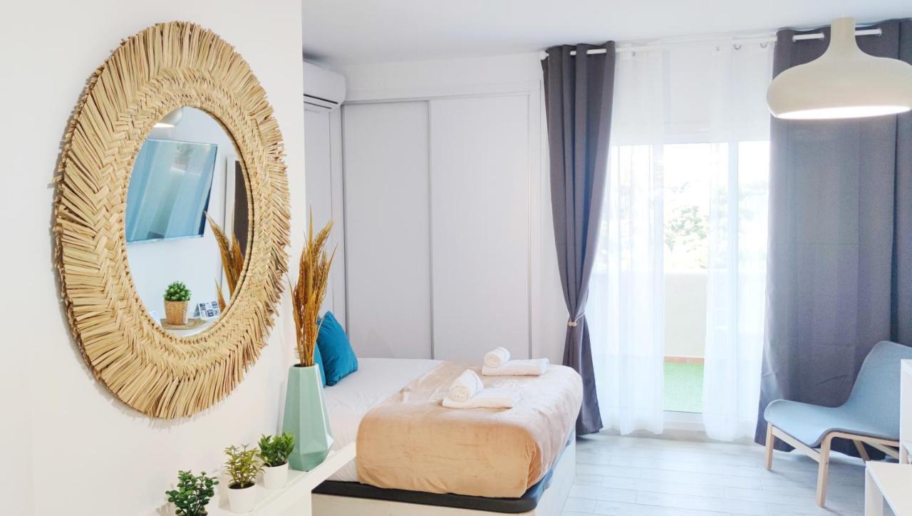 El Estudio De La Playa Benalbeach Holidays Paradise 베날마데나코스타 외부 사진