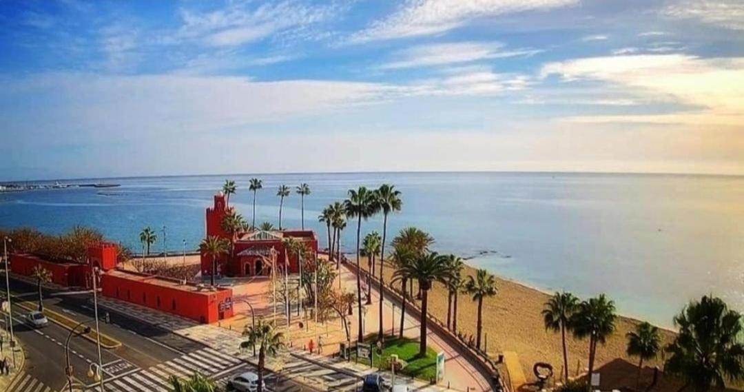El Estudio De La Playa Benalbeach Holidays Paradise 베날마데나코스타 외부 사진